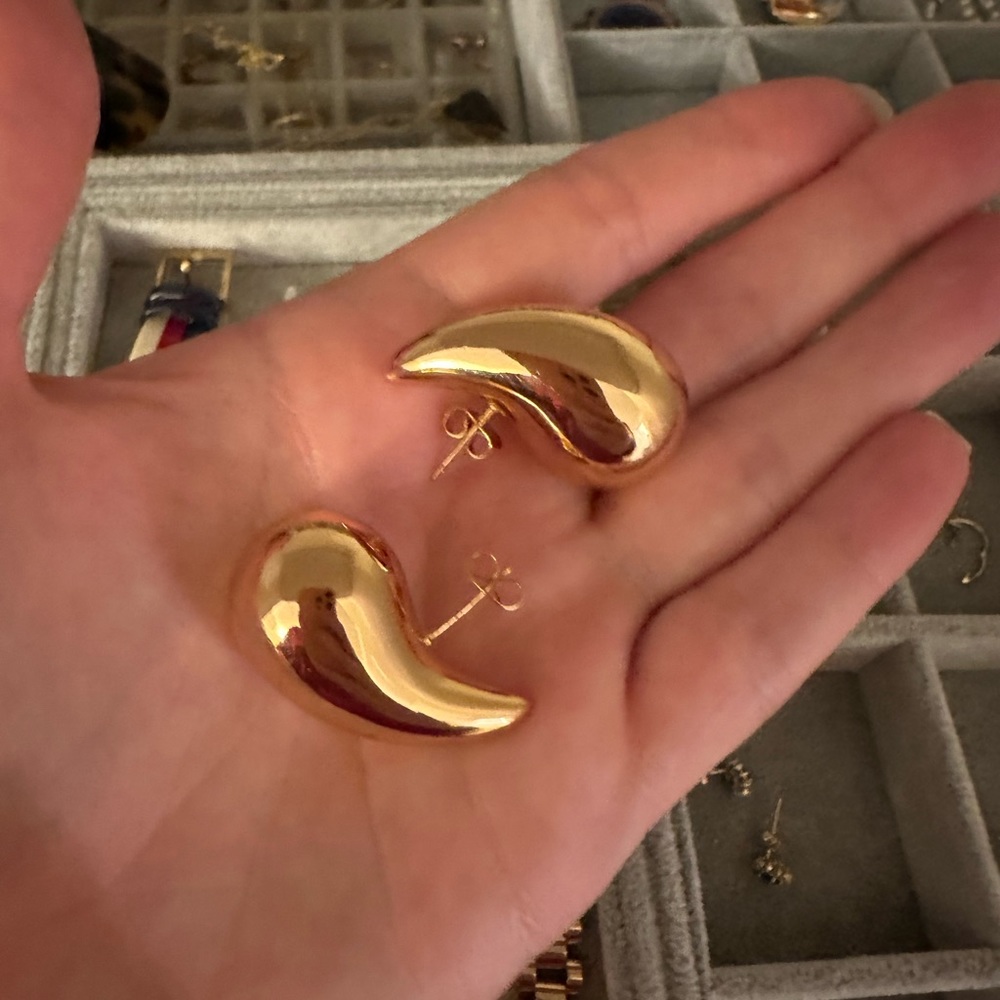 Tear dropped shaped statement earrings